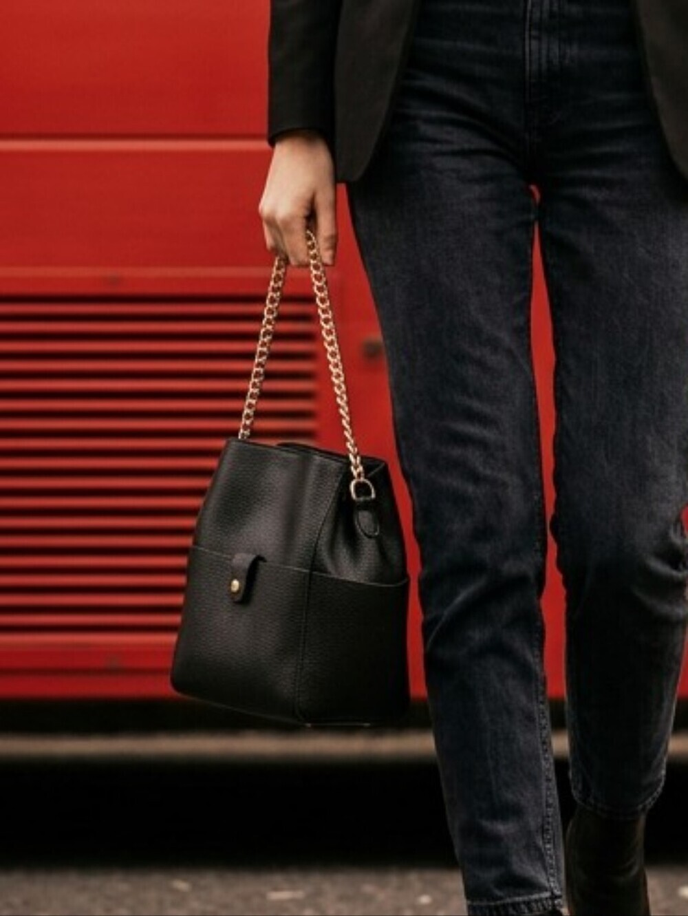 Women's Black Pebble Leather Crossbody Bucket Bag with Gold Chain Strap Pockets